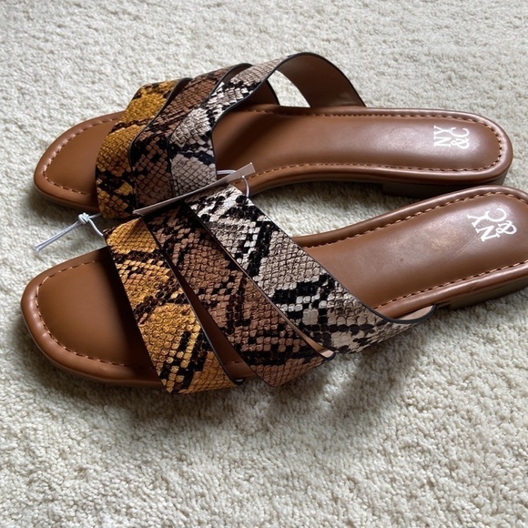 🐍 𝅺NYC New York and Company Faux Snakeskin Slide Sandals Tan Size 10 NWT - Picture 4 of 10